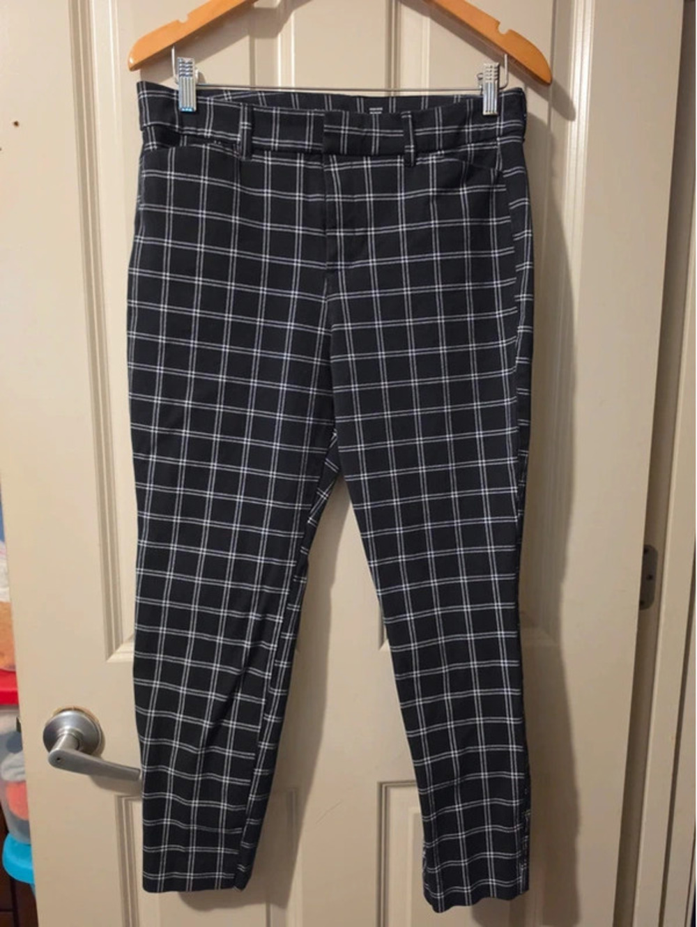 Old Navy High-Waisted Pixie Skinny Pants.